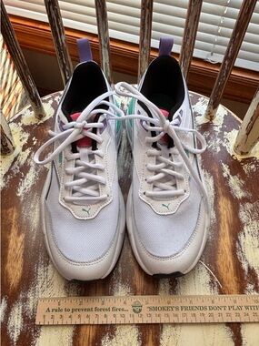 Puma White Sneakers with Teal,  and Pink Accents Size 8.5 Excellent Shape